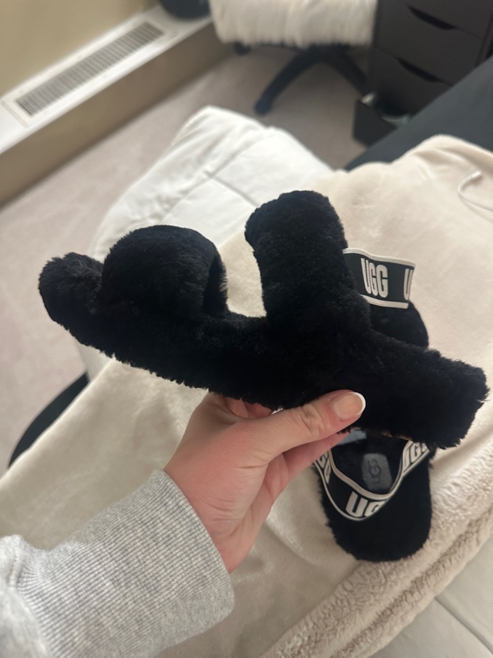 UGG Slippers - Picture 4 of 4